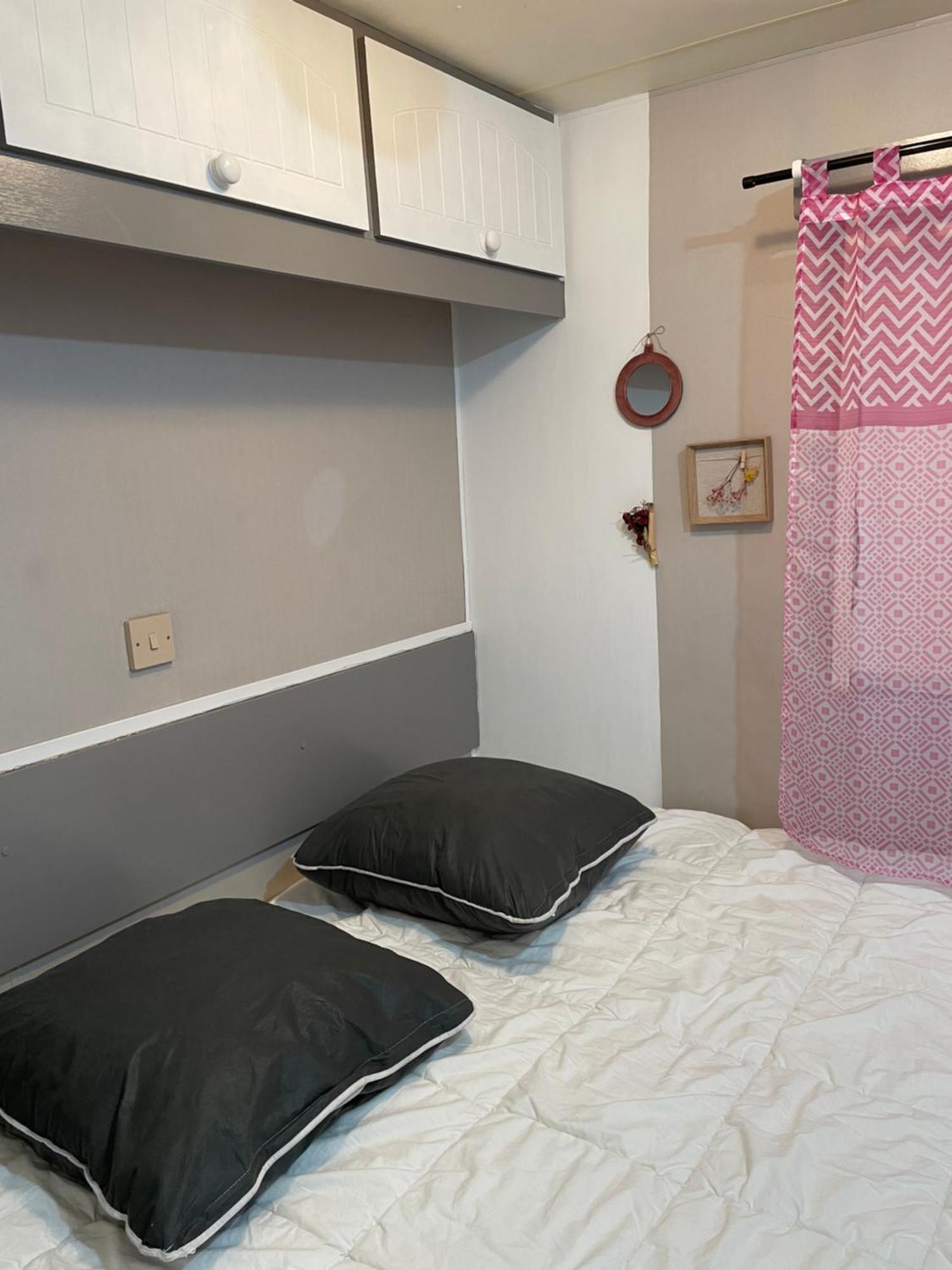 Camping Oasis Village Puget-sur Argens Bagian luar foto